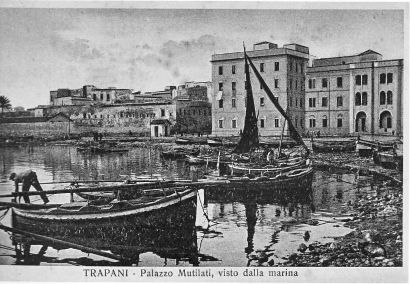 Vecchia Trapani 238 - Trapani - Palazzo Mutilati visto dalla Marina.jpg